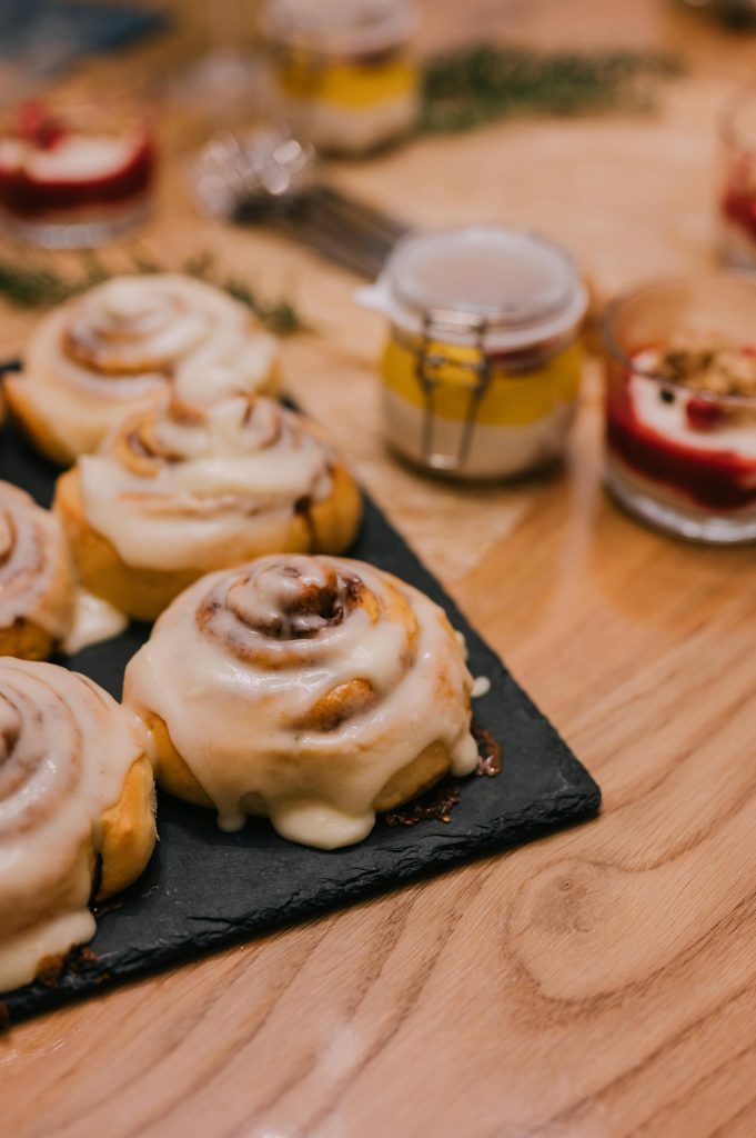 Zimtschnecken aus der Heißluftfritteuse mit Frischkäse-Frosting